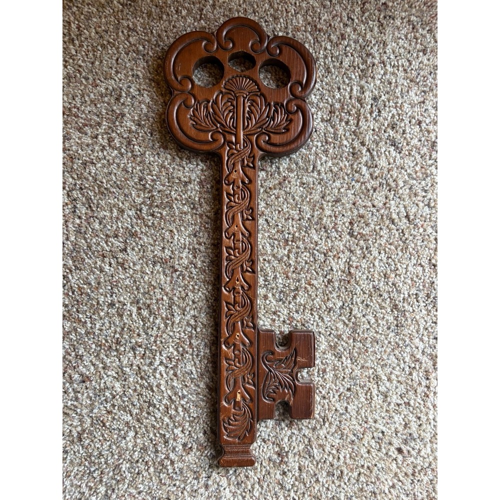 VTG Carved Wooden Skeleton Key Wall Rack Holder 5 Hooks 18" Cottagecore
